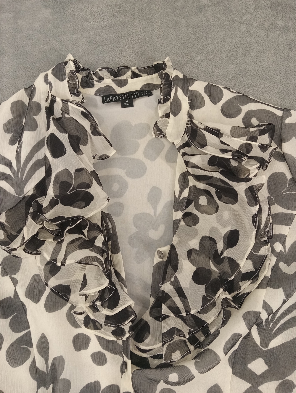 Lafayette 148 Gray & White Floral Ruffle Short-Sleeve Blouse Size 4 - Picture 4 of 11